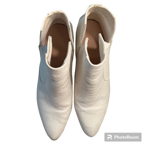 White Snakeskin Ankle Booties with Pointed Toe | Size 9 - Picture 4 of 9